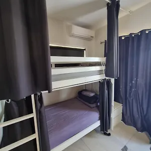 homestay-budget-accommodation-caloundra.queenslandhotels.net/